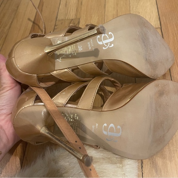 Andrea Gomez Buckle Pump Heel - Picture 5 of 6